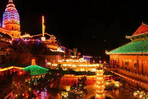 До наших дней дошло много традиций, связанных с празднованием китайского Нового года.