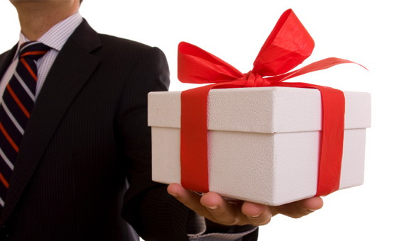 Каким должен быть новогодний подарок 2014 для директора?