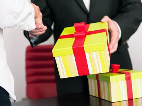 Как выбрать подарок для делового партнера?